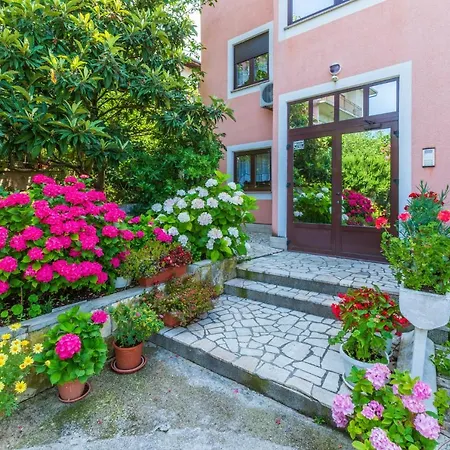 Buovac Apartment *